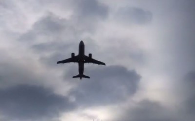 Décollage d’un boeing depuis l’aéroport de Chambéry