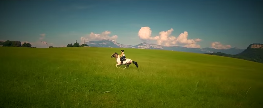 Balade à cheval poétique et sensuelle en campagne chambérienne