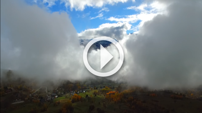 La tête dans les nuages d’automne – Savoie – Drone